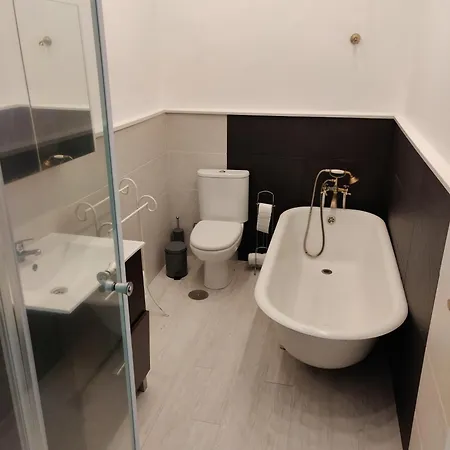 Rua Nova 28, 3 Dormitorios, Wifi, Ps4 Y Netflix, A 200m Catedral