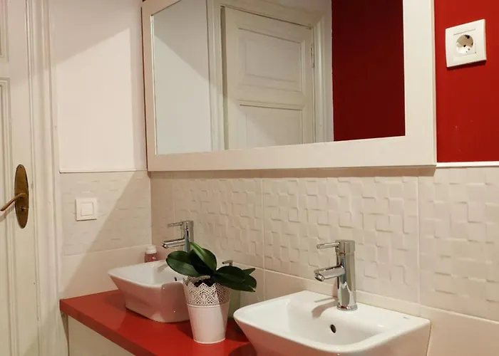 Rua Nova 28, 3 Dormitorios, Wifi, Ps4 Y Netflix, A 200m Catedral *