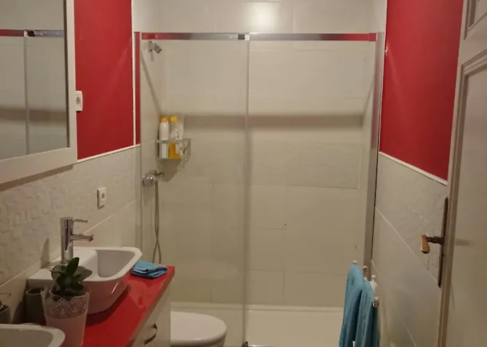 Rua Nova 28, 3 Dormitorios, Wifi, Ps4 Y Netflix, A 200m Catedral *